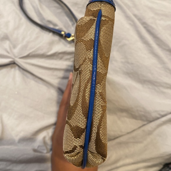 EUC Coach Large Wristlet Signature Canvas & Leather - Picture 5 of 12